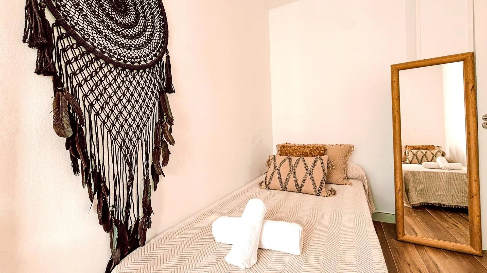 Guest house Chakra House Fuerteventura - Affordable Rooms In A Cozy Guesthouse Corralejo Spain