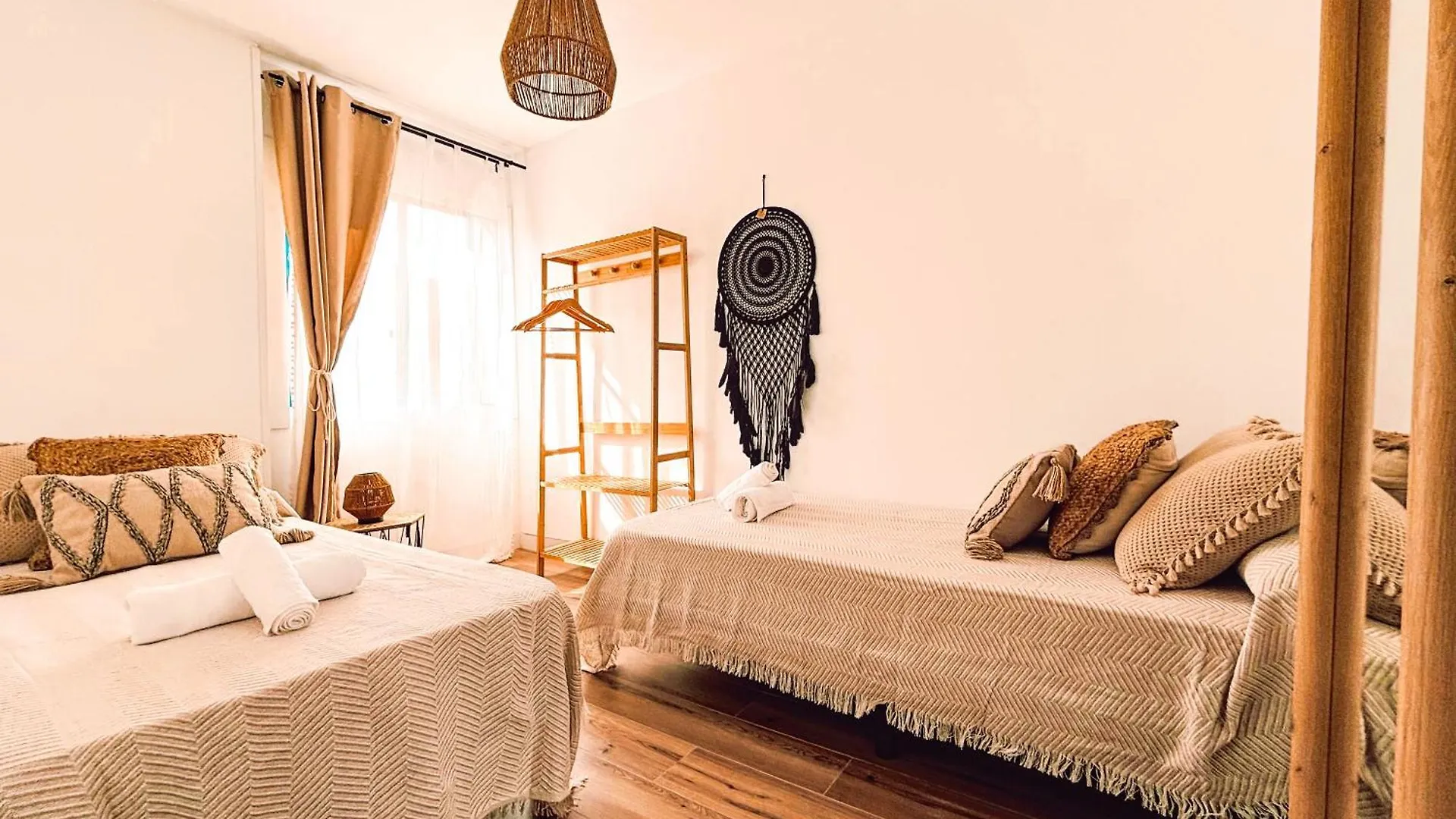 Chakra House Fuerteventura - Affordable Rooms In A Cozy Guesthouse Corralejo