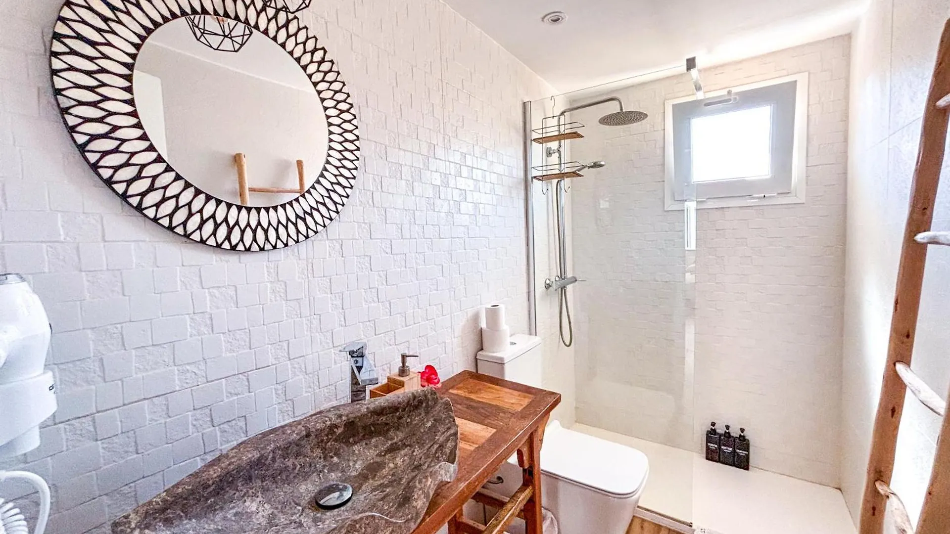 Chakra House Fuerteventura - Affordable Rooms In A Cozy Guesthouse Corralejo
