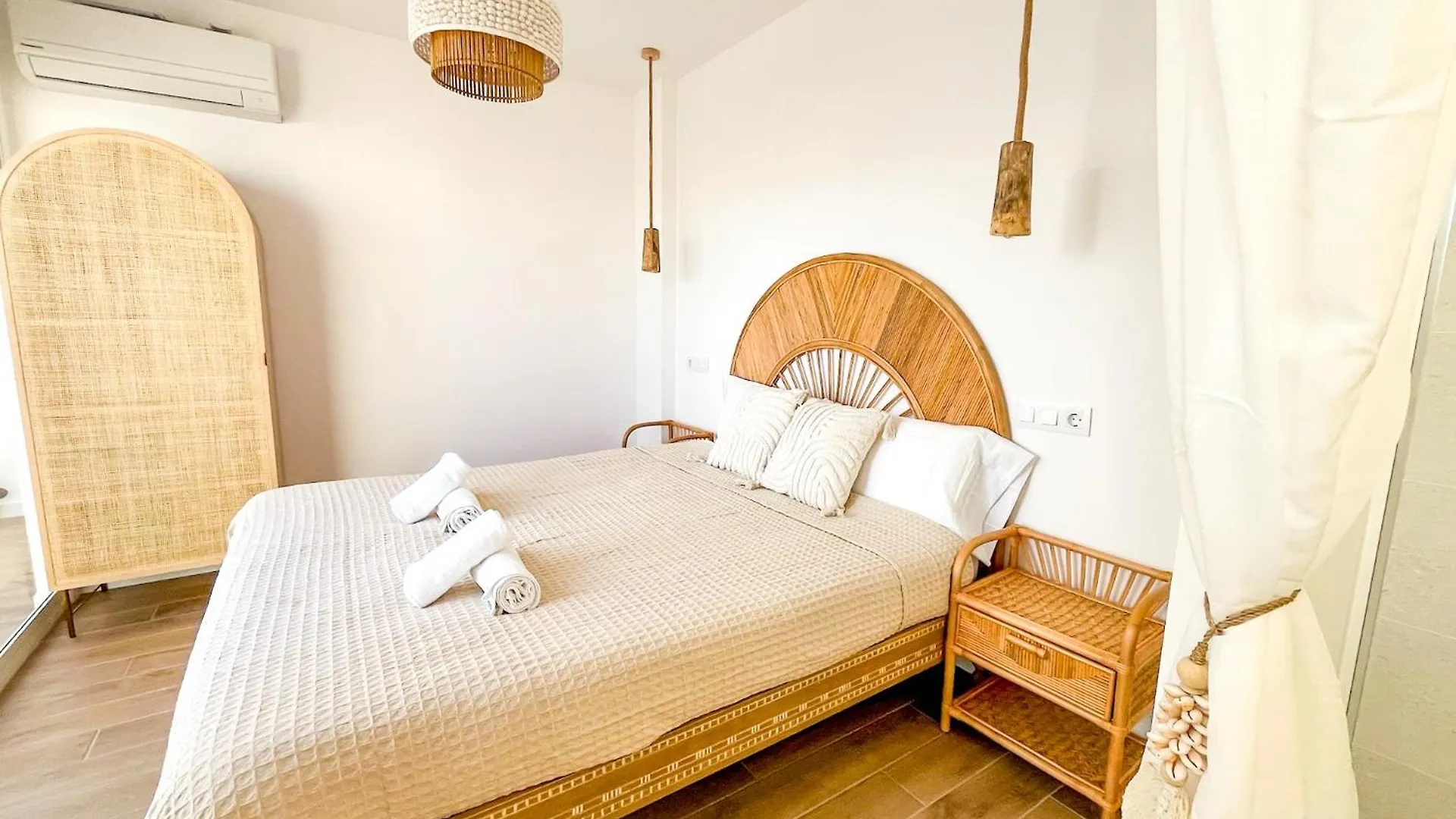Chakra House Fuerteventura - Affordable Rooms In A Cozy Guesthouse Corralejo