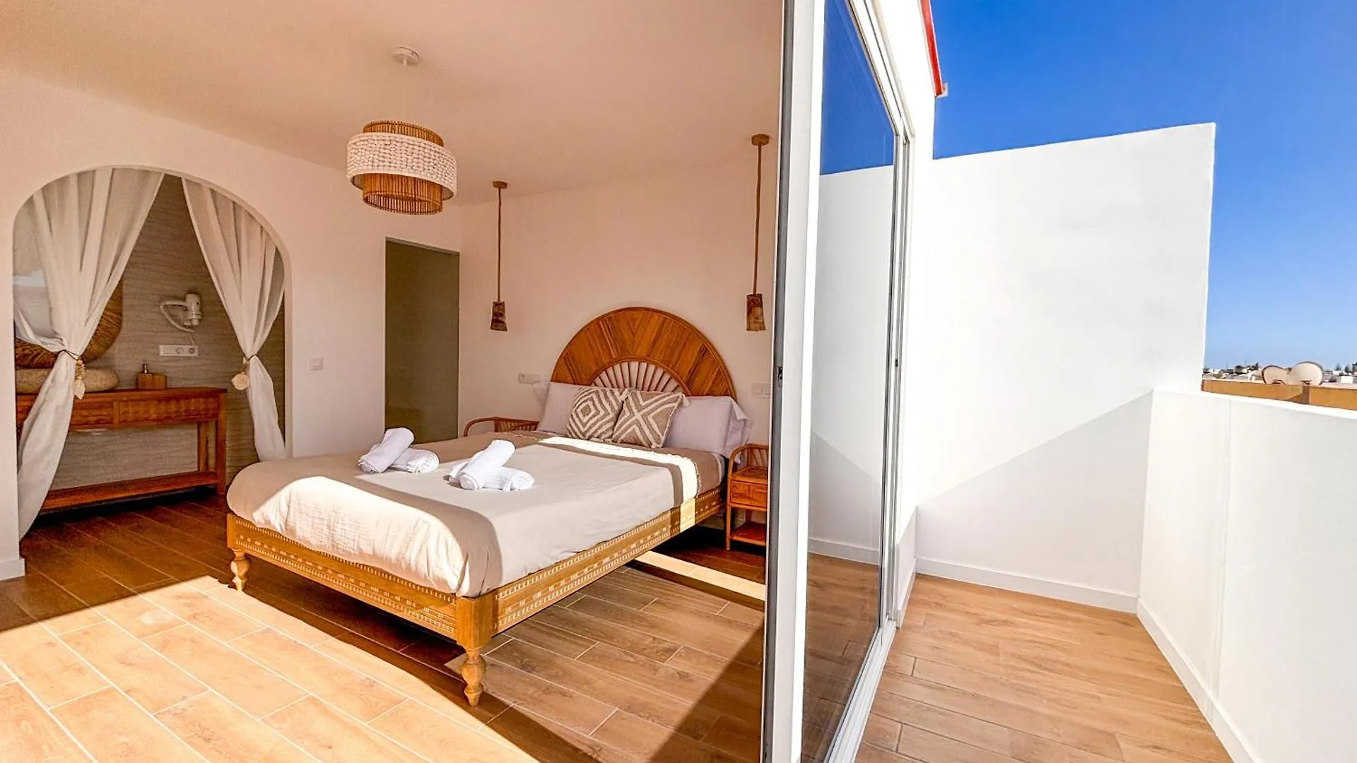 Gasthof Chakra House Fuerteventura - Affordable Rooms In A Cozy Guesthouse Corralejo