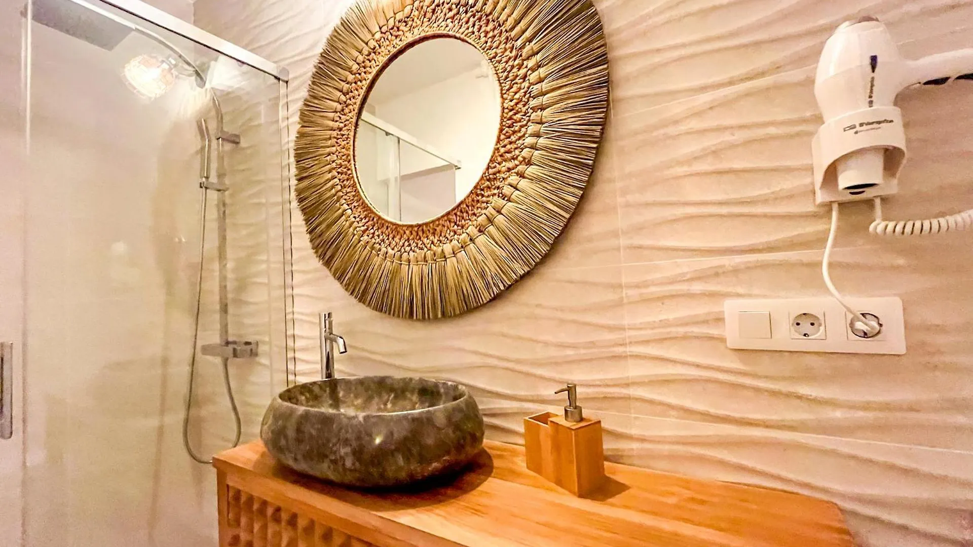 Chakra House Fuerteventura - Affordable Rooms In A Cozy Guesthouse Corralejo Gasthof