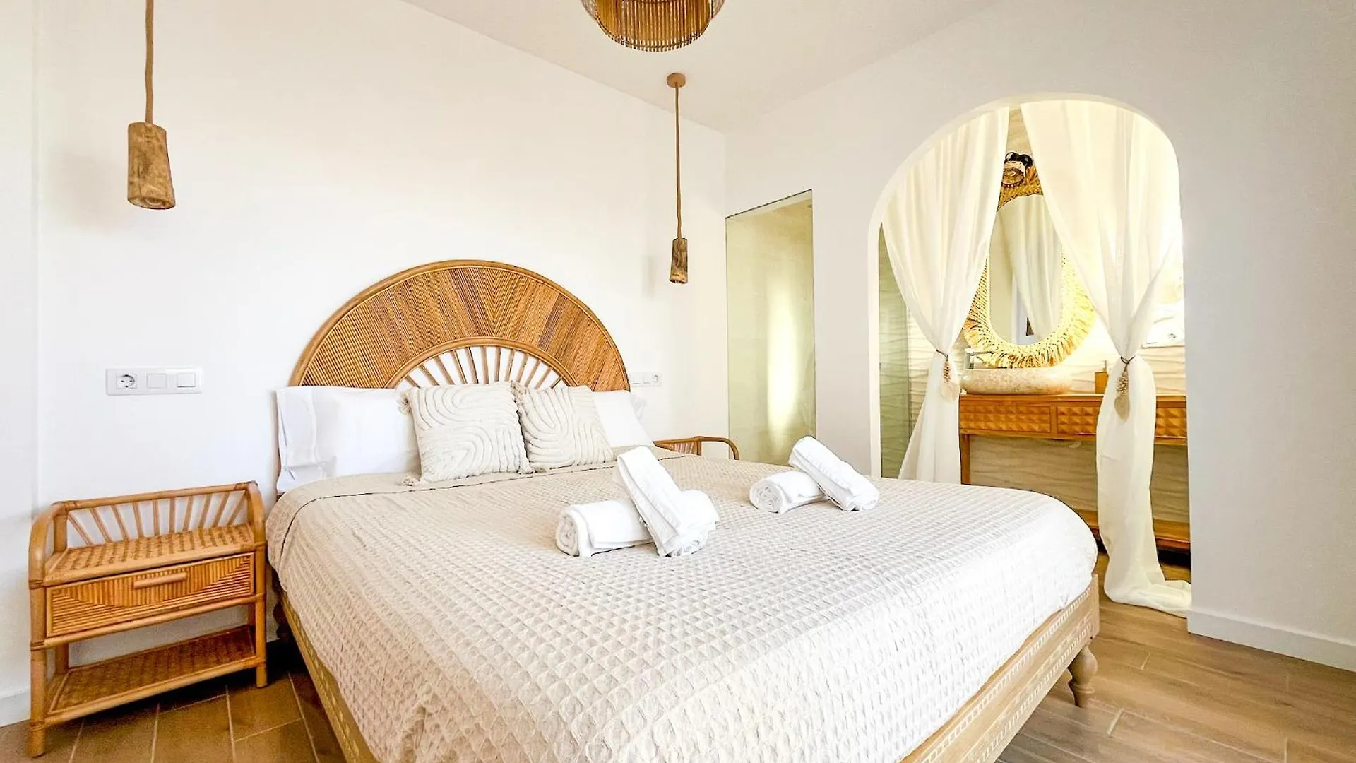 Chakra House Fuerteventura - Affordable Rooms In A Cozy Guesthouse Corralejo