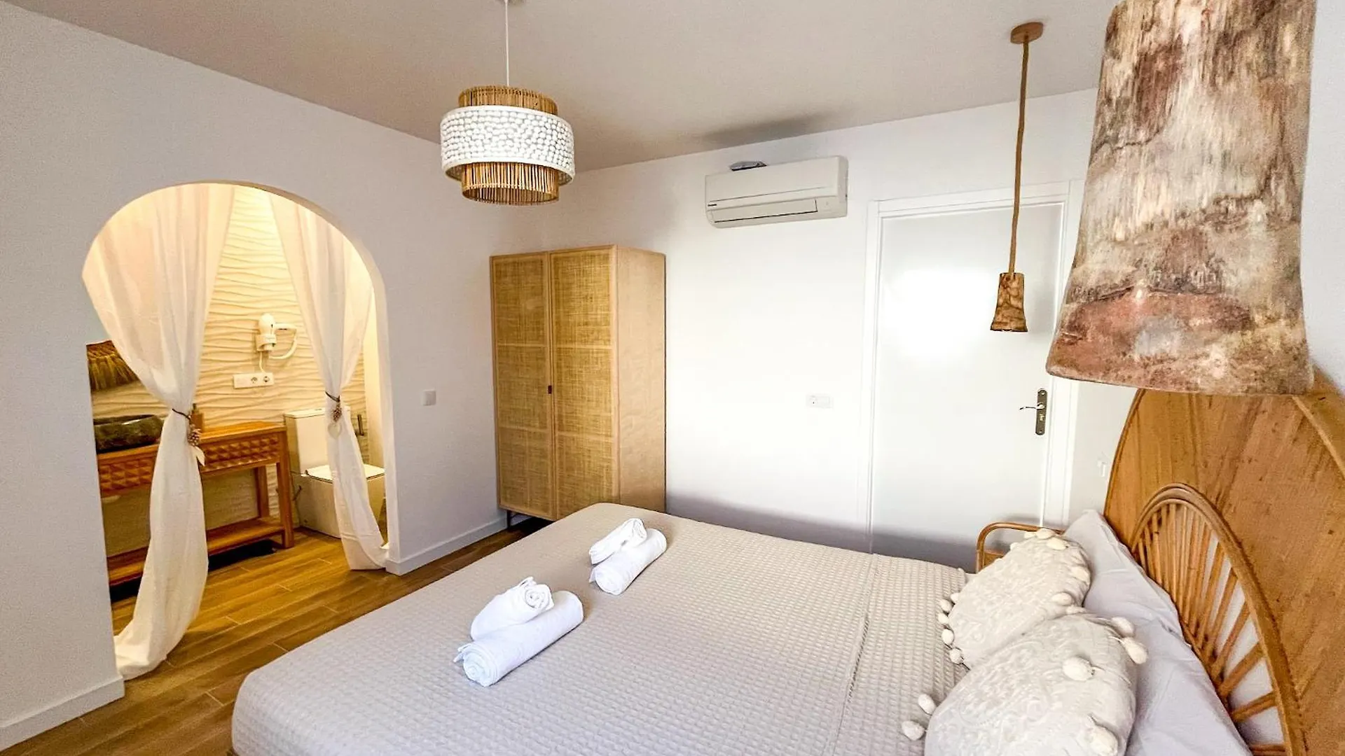 Gasthof Chakra House Fuerteventura - Affordable Rooms In A Cozy Guesthouse Corralejo